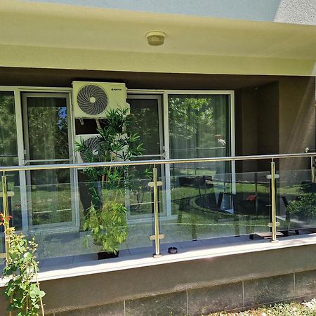 Airplane By Airport Residence Otopeni Εξωτερικό φωτογραφία