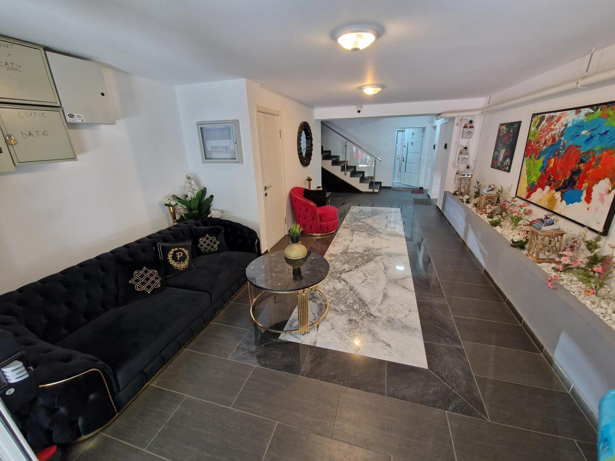 Airplane By Airport Residence Otopeni Εξωτερικό φωτογραφία